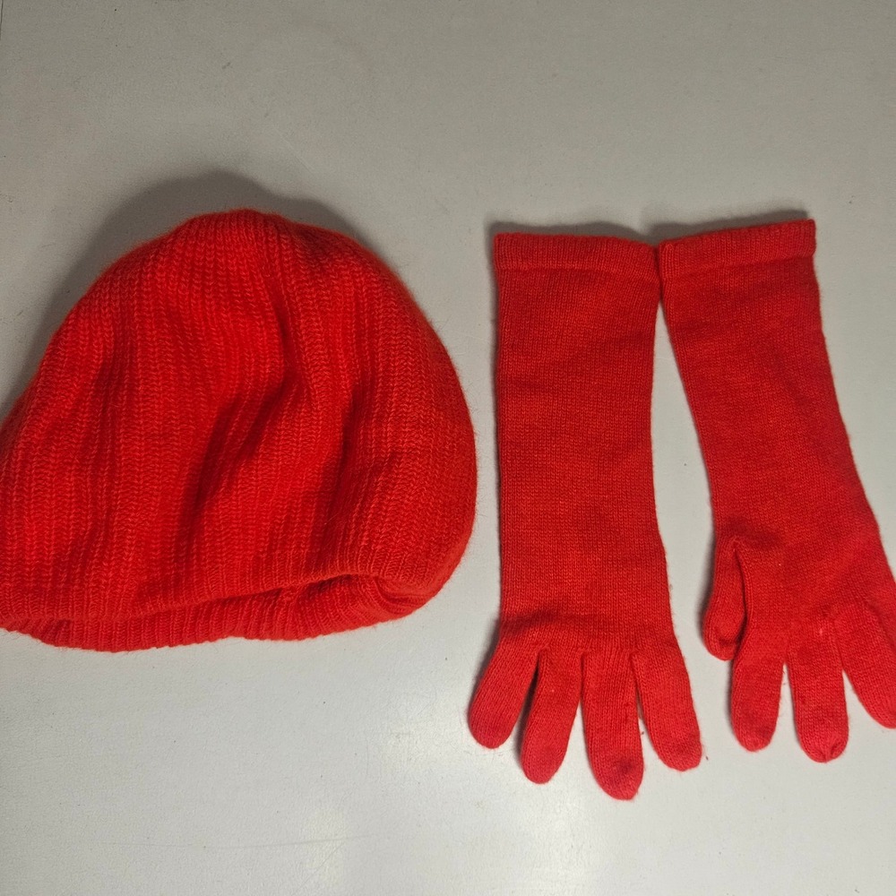 Liz Claiborne Vintage Red Lambswool Angora Beanie Hat and Cashmere Blend Gloves